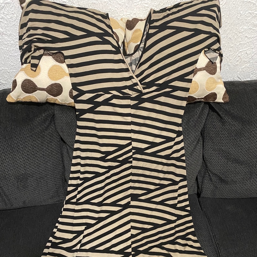 Mid sleeve below the knee dress